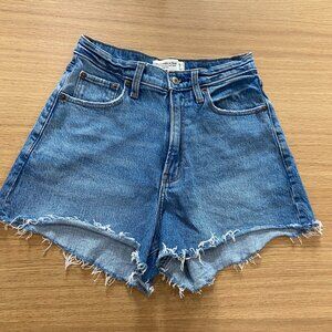 Abercrombie & Fitch Curve Love High Rise 90s Cutoff Short